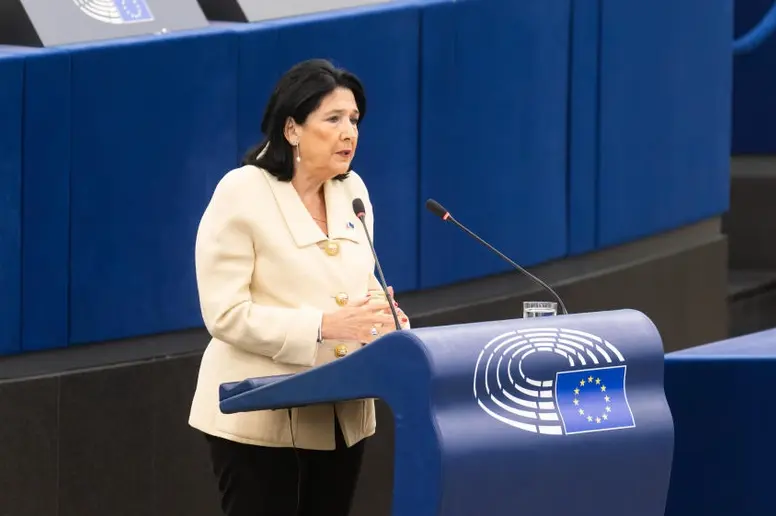 Salome Surabischwili im Plenarsaal des Europäischen Parlaments und spricht