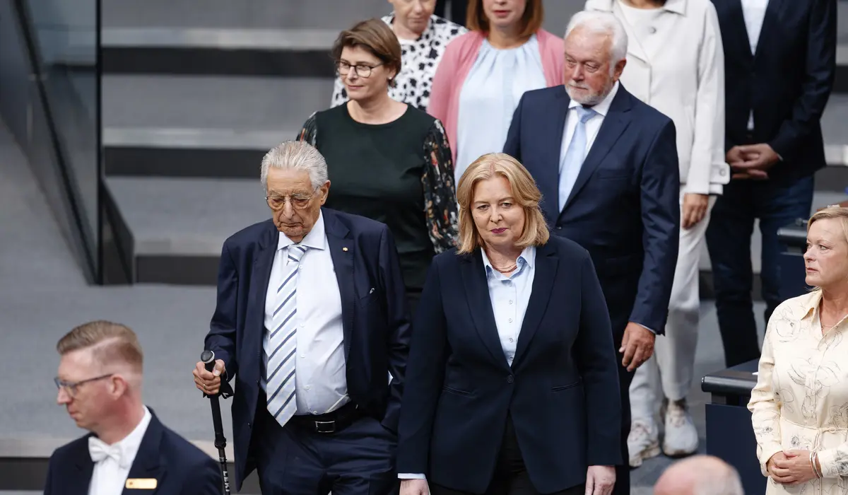 Gerhart Baum, Bärbel Bas und Christina Morina im Plenarsaal