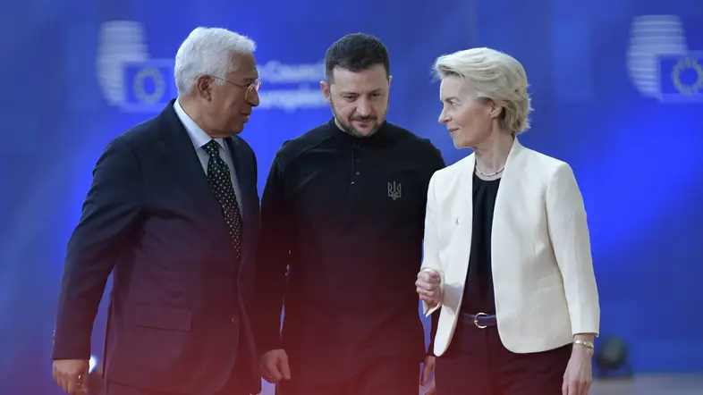 António Costa, Wolodymyr Selenskyj und Ursula von der Leyen beim Sondergipfel der Europäischen Union in Brüssel