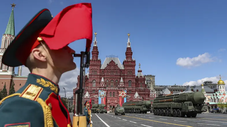 Russische Interkontinentalraketen auf dem Roten Platz in Moskau.