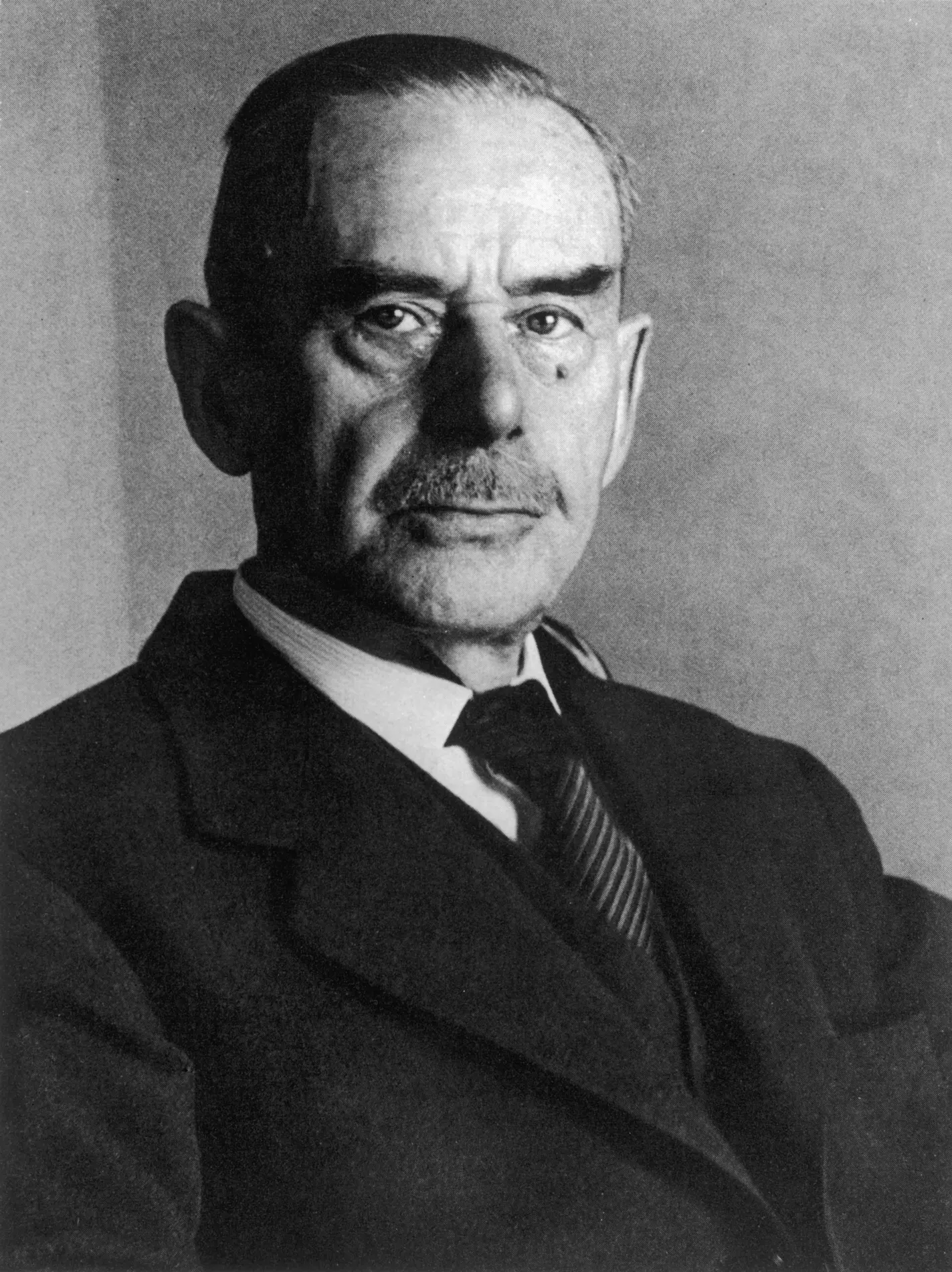 Thomas Mann im schwarz-weiß-Portait