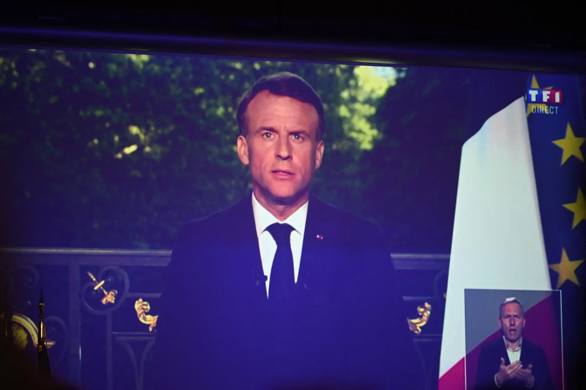 Emmanuel Macron während seiner Rede im Fernsehen nach den ersten Hochrechnungen