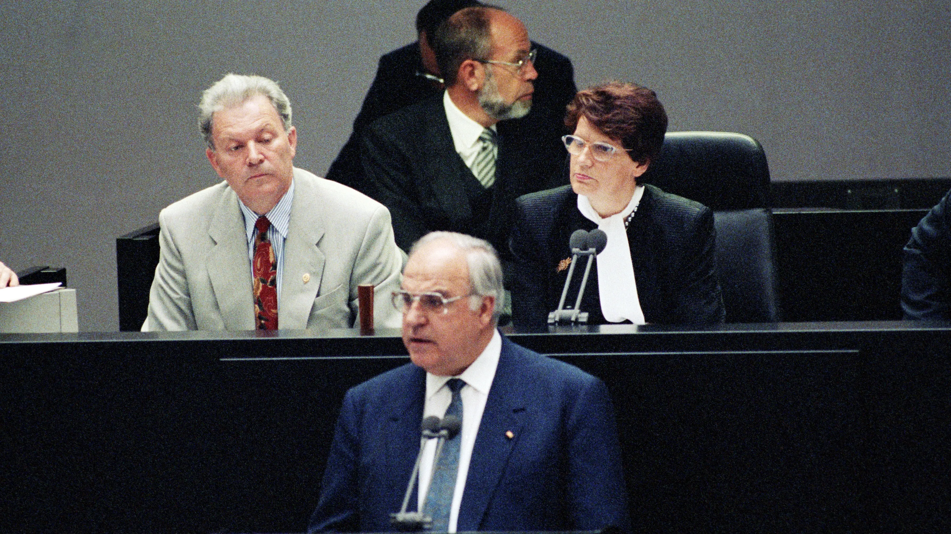 Helmut Kohl im Plenarsaal des Reichstagsgebäudes