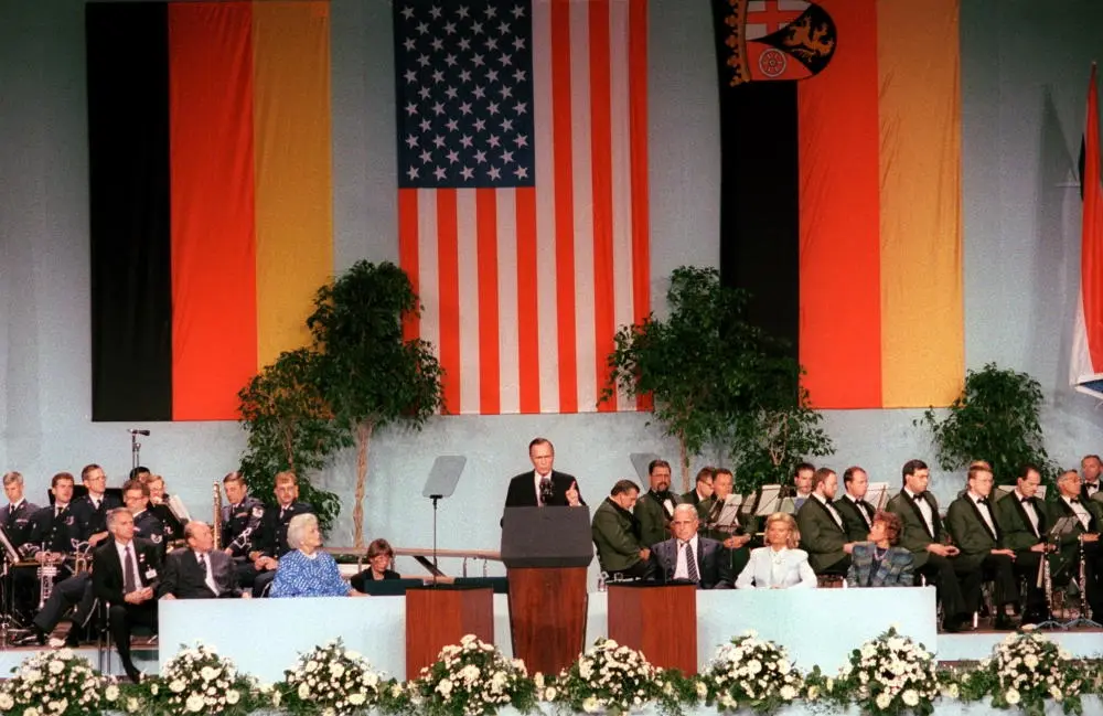 George Bush bei seinem ersten Deutschland-Besuch