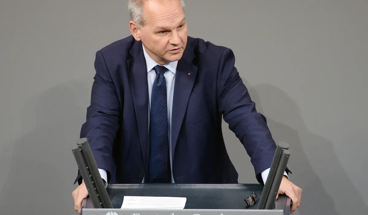 Matthias Stein am Rednerpult im deutschen Bundestag