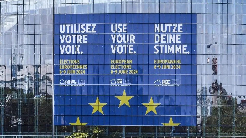 Mehrsprachiges Plakat mit Aufruf zur Europawahl