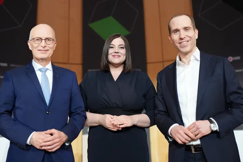 Peter Tschentscher (SPD), seine Stellvertreterin Katharina Fegebank (Grüne) und CDU-Spitzenkandidat Dennis Thering