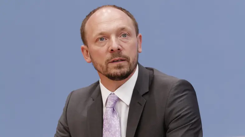 Marco Wanderwitz während der Bundespressekonferenz