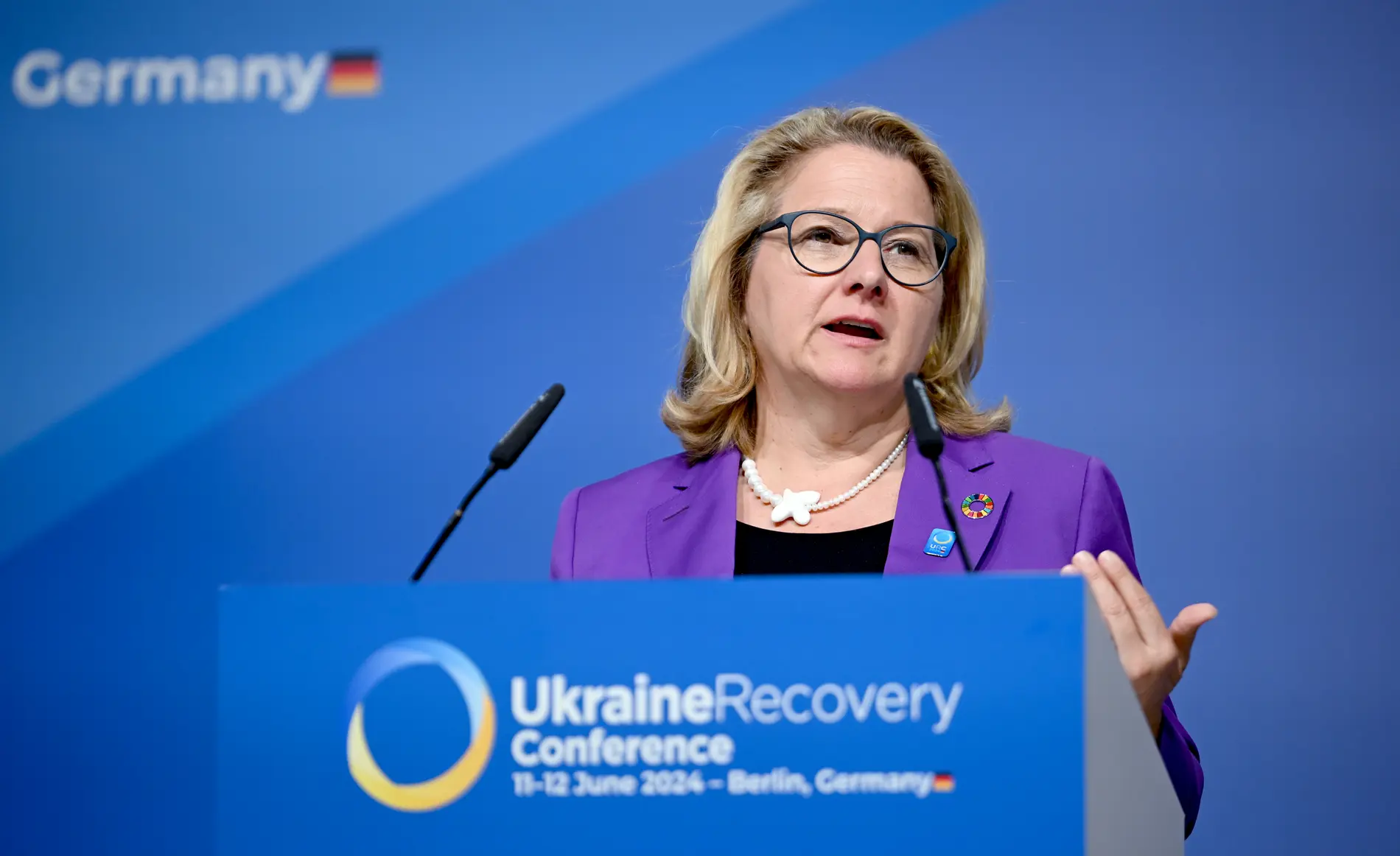 Svenja Schulze spricht bei der Ukraine-Wiederaufbaukonferenz