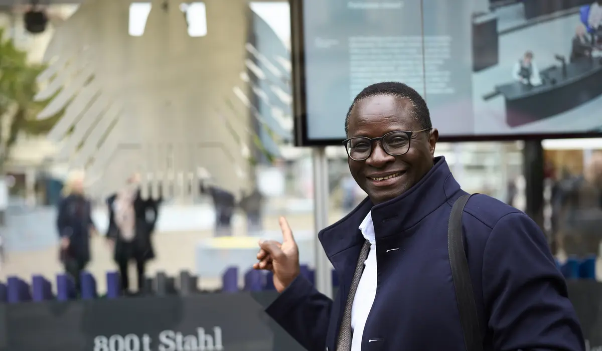 Karamba Diaby am Eröffnungstag der Einheits-EXPO in Halle (Saale)