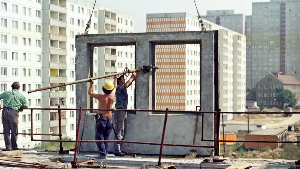 Neubau von Wohnungen in Berlin aufgenommen um das Jahr 1980