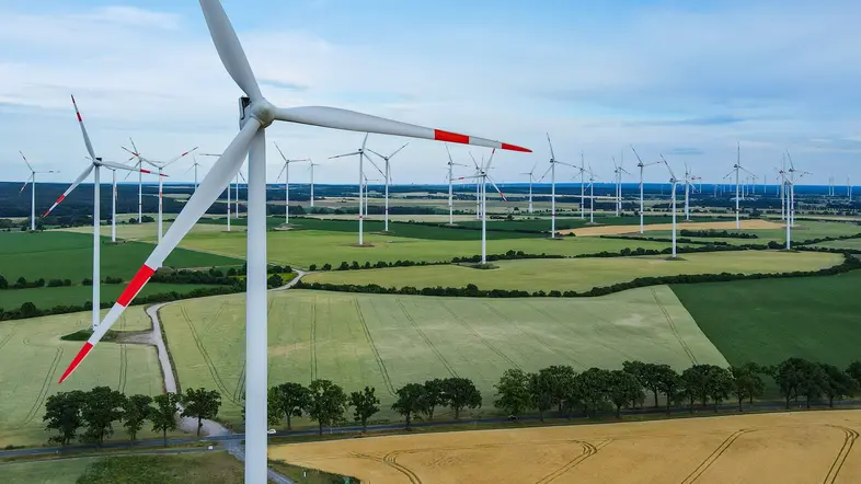 Windenergieanlagen im Windpark "Odervorland" in Ostbrandenburg.