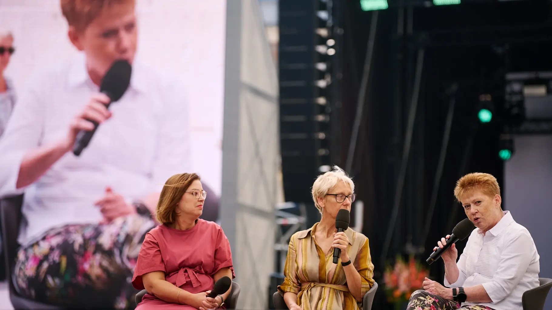 Podiumsdiskussion mit Yvonne Magwas und Petra Pau