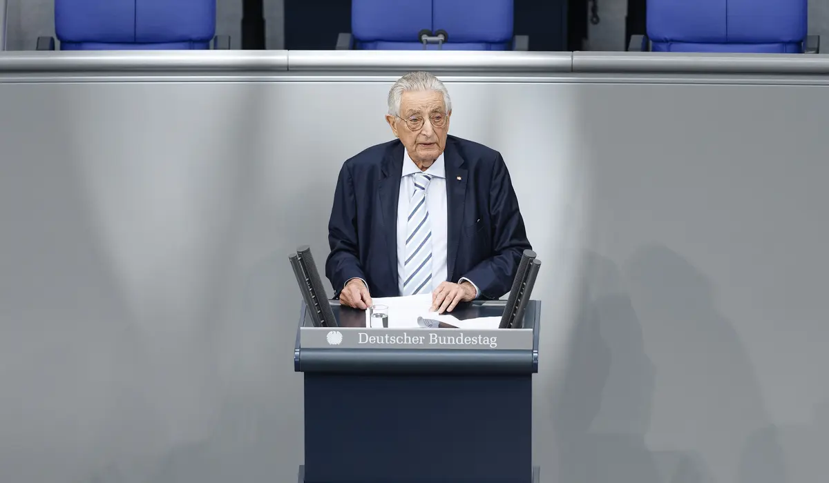 Der frühere Bundesinnenminister Gerhart Rudolf Baum (FDP) bei seiner Rede.