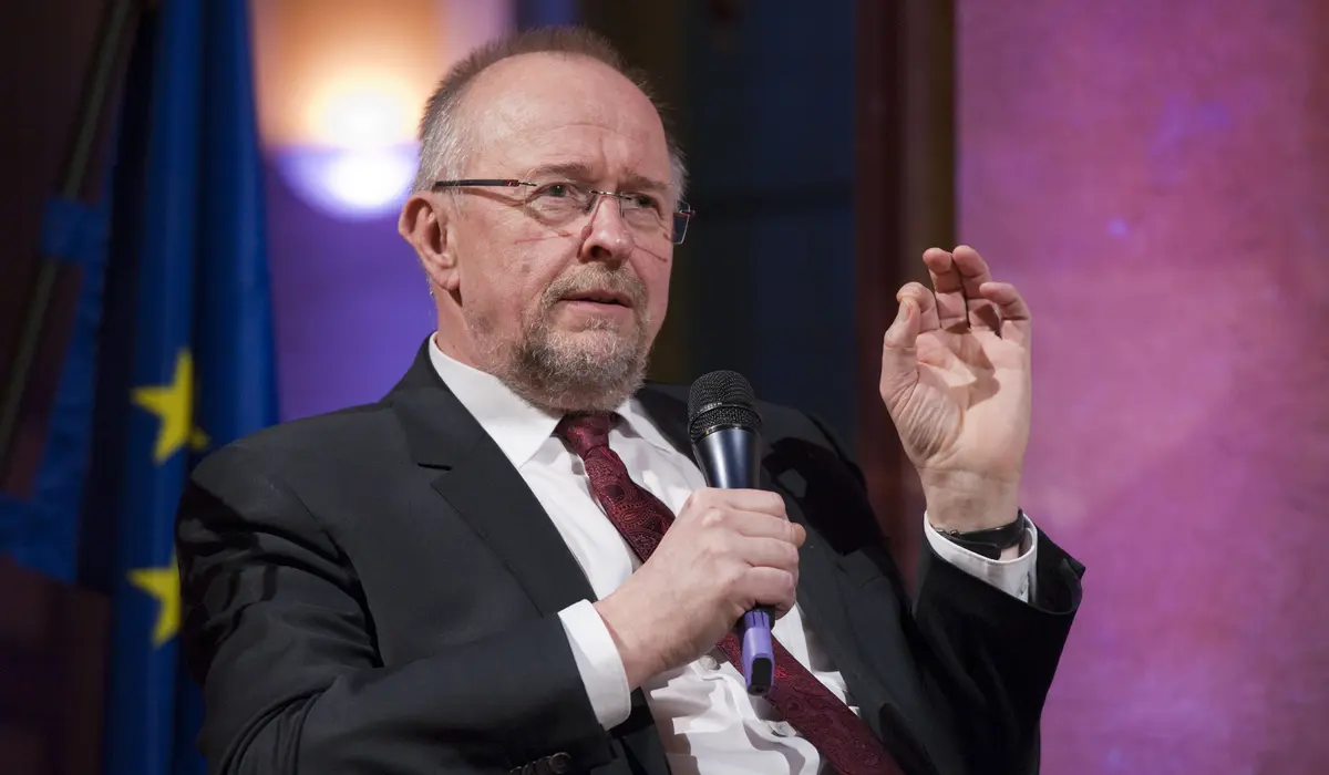 Axel Schäfer während einer Podiumsdiskussion