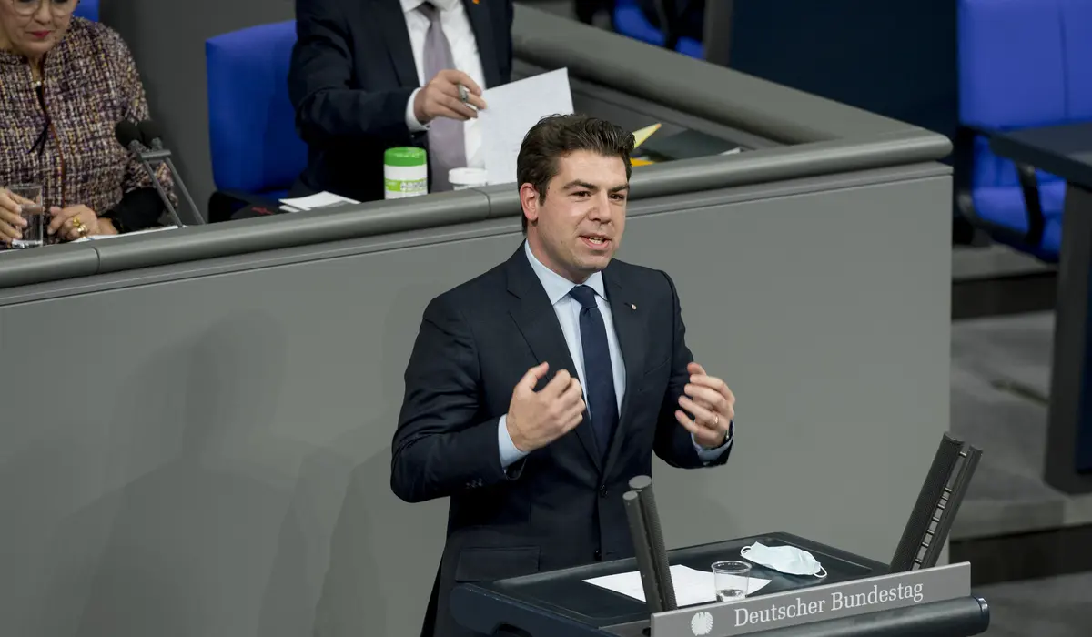 Thomas Hitschler während seiner Rede im Plenum