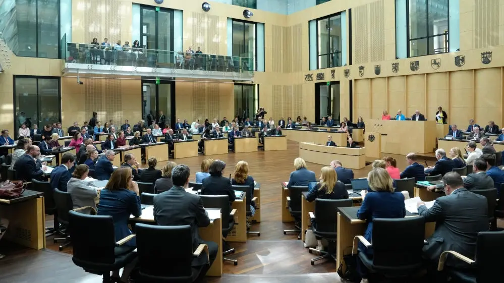 Blick in den Plenarsaal des Bundesrates bei der 1046. Plenarsitzung in Berlin.