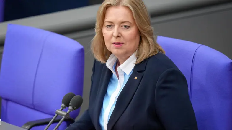 Baerbel Bas die Praesidentin des Deutschen Bundestag, Bundestagspraesidentin im Portrait auf dem Vorsitz bei der 181. Sitzung des Deutschen Bundestag in Berlin, 04.07.2024