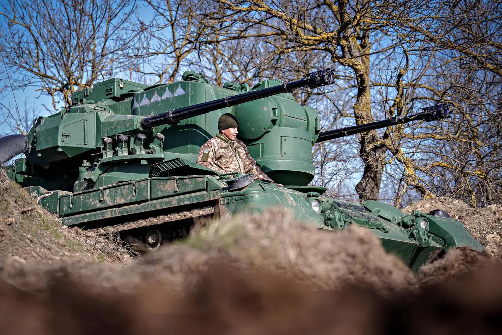 Ein deutscher Gepard Flugabwehrkanonenpanzer in seiner Stellung östlich von Odessa.