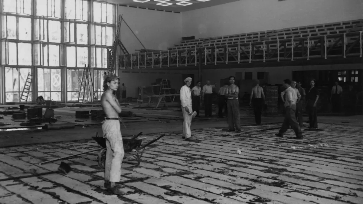 Umbauarbeiten im Bonner Bundeshaus Mitte August 1949