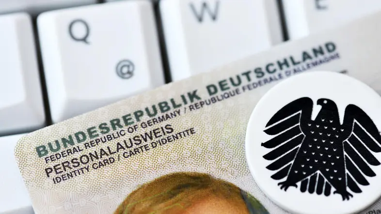 Deutscher Personalausweis mit Online-Ausweisfunktion